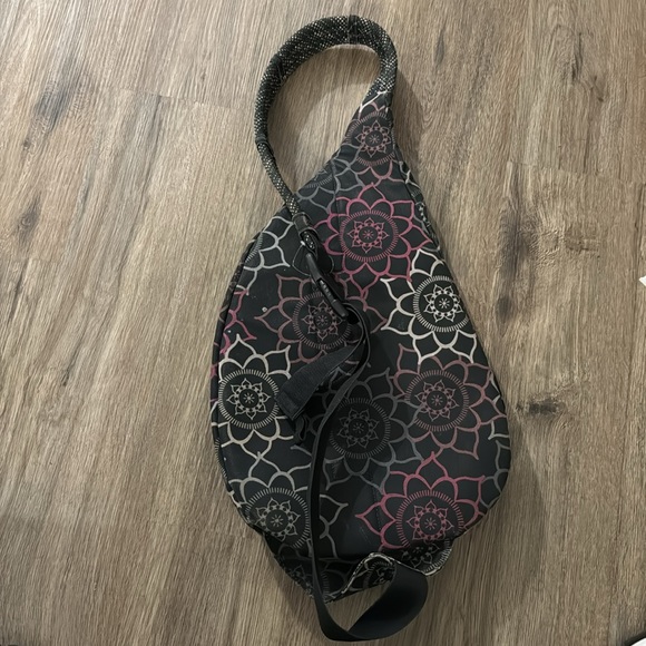 Kavu Sling Bag - Picture 2 of 3